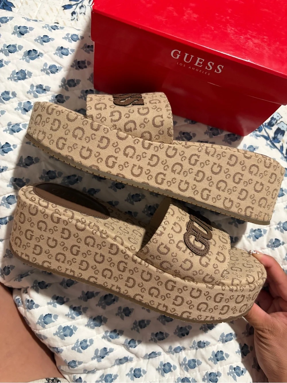 GUESS Logo Platform Slide